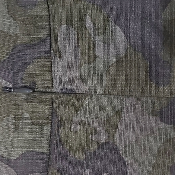 Banana Republic Camouflage Skirt - Picture 5 of 7